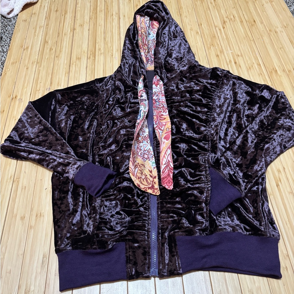 Velour zip up jacket with hood. NWT. Size S. Deep purple color. - Picture 7 of 10